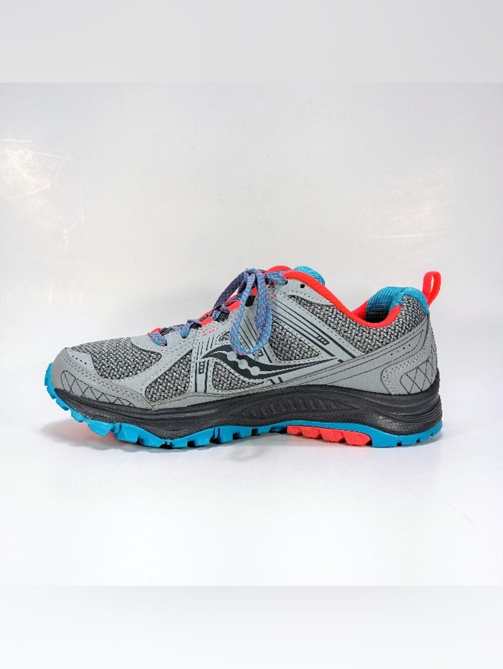Saucony Excursion TR10 Womens 7 Wide Fit Gray Running Shoes Sneakers - Picture 2 of 10